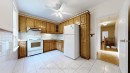 Upper-189 Beatrice Street, Toronto, ON  - Indoor Photo Showing Kitchen 