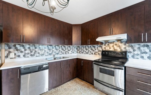 1008 Tottenham Road, New Tecumseth, ON - Indoor Photo Showing Kitchen With Double Sink