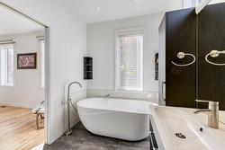 Salle de bains attenante à la CCP - 