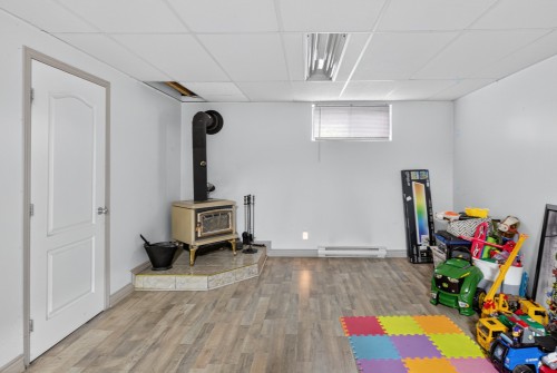 Salle familiale - 21 Ch. Guindon, Lochaber-Partie-Ouest, QC - Indoor