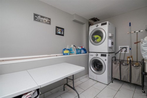 285 Polegate Rd, Qualicum Beach, BC 