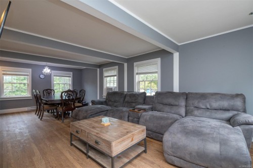 285 Polegate Rd, Qualicum Beach, BC 