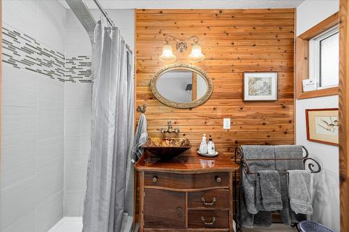 515 Philpott Road, Okanagan Falls, BC - Indoor Photo Showing Bathroom