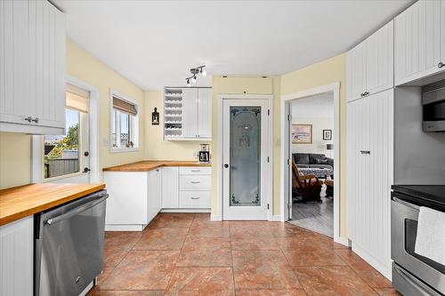 515 Philpott Road, Okanagan Falls, BC - Indoor Photo Showing Kitchen