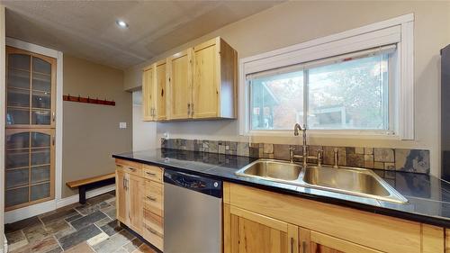 203 5Th Avenue, Cranbrook, BC - Indoor Photo Showing Kitchen With Double Sink