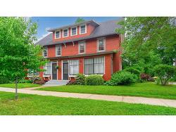 416-418 University AVE  Fredericton, NB E3B 4J3