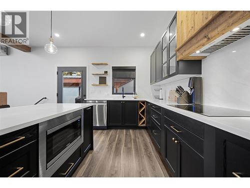 1614 Lower Lakeview Lane, Invermere, BC - Indoor Photo Showing Kitchen