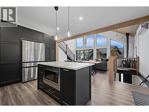 1614 Lower Lakeview Lane, Invermere, BC - Indoor Photo Showing Kitchen