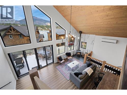 1614 Lower Lakeview Lane, Invermere, BC - Indoor Photo Showing Other Room