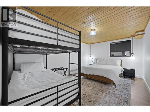 1614 Lower Lakeview Lane, Invermere, BC - Indoor Photo Showing Bedroom