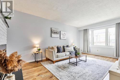 607 Carlisle Street, Cobourg, ON - Indoor Photo Showing Living Room