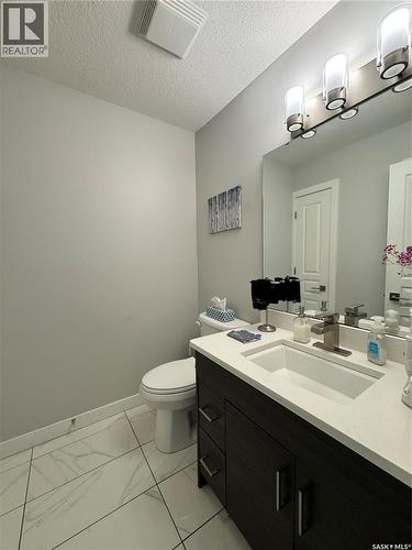 1703 Hunter Place E, Regina, SK - Indoor Photo Showing Bathroom