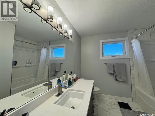 1703 Hunter Place E, Regina, SK - Indoor