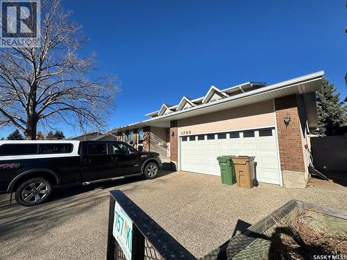 1703 Hunter Place E, Regina, SK - Outdoor