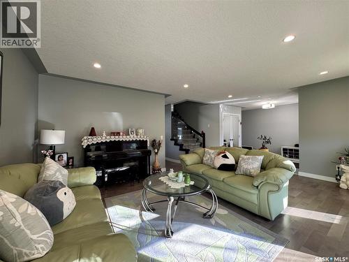 1703 Hunter Place E, Regina, SK - Indoor Photo Showing Living Room