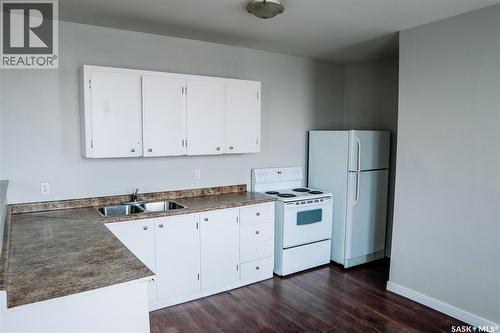 1174 Albert Street, Regina, SK - Indoor Photo Showing Kitchen With Double Sink
