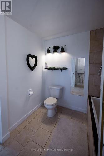 1417 Jocko Point Road, North Bay (Jocko Point / Beaucage), ON - Indoor Photo Showing Bathroom