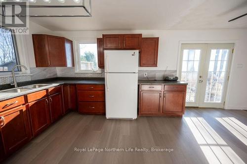 1417 Jocko Point Road, North Bay (Jocko Point / Beaucage), ON - Indoor Photo Showing Kitchen With Double Sink