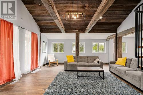 112 Nordic Road, Blue Mountains, ON - Indoor Photo Showing Living Room