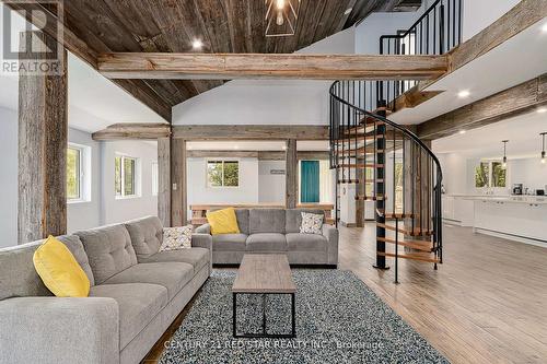 112 Nordic Road, Blue Mountains, ON - Indoor Photo Showing Living Room