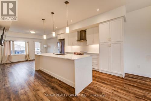 4 Lily Lane, Guelph, ON - Indoor Photo Showing Kitchen With Upgraded Kitchen