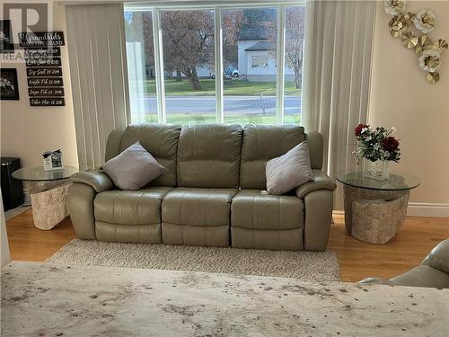 1512 Dominion, Sudbury, ON - Indoor Photo Showing Living Room