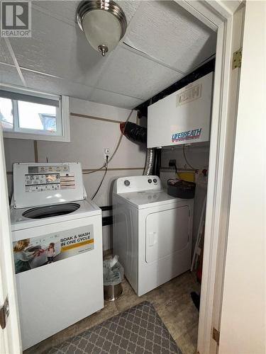 1512 Dominion, Sudbury, ON - Indoor Photo Showing Laundry Room