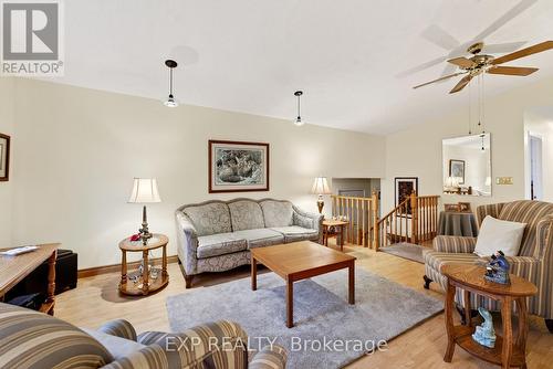 617 Tuftsville Road, Stirling-Rawdon (Rawdon Ward), ON - Indoor Photo Showing Living Room