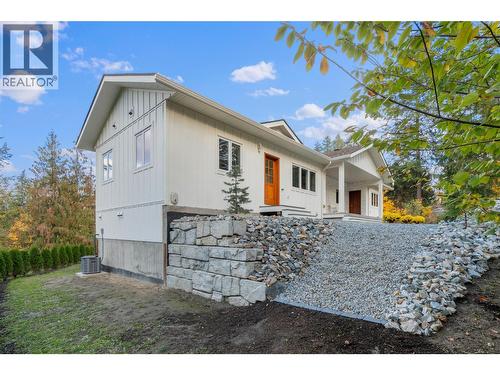 633 9 Street Se, Salmon Arm, BC - Outdoor