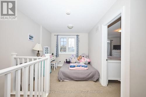 1121 Meadowood Street, Fort Erie (Crescent Park), ON - Indoor Photo Showing Bedroom