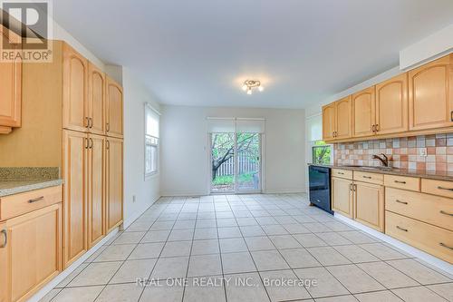 220 Kingsbridge Garden Circle, Mississauga, ON - Indoor Photo Showing Kitchen