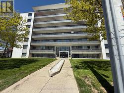 208 - 363 LAKESHORE ROAD E  Mississauga, ON L5G 1H7