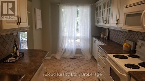 12 Simmons Boulevard, Brampton, ON - Indoor Photo Showing Kitchen