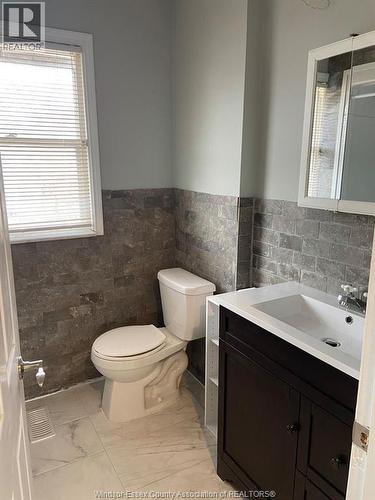 1566 Bruce Avenue Unit# Upper, Windsor, ON - Indoor Photo Showing Bathroom