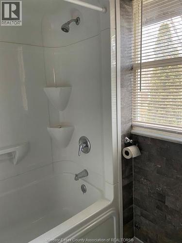 1566 Bruce Avenue Unit# Upper, Windsor, ON - Indoor Photo Showing Bathroom