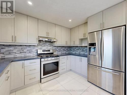 22 A Waltham Crescent, Richmond Hill, ON - Indoor Photo Showing Kitchen With Upgraded Kitchen