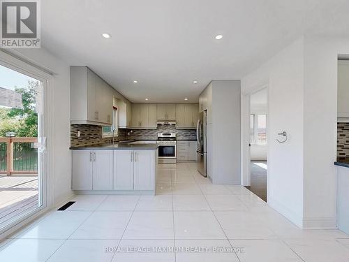22 A Waltham Crescent, Richmond Hill, ON - Indoor Photo Showing Kitchen