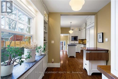 2 Oak Knoll Drive, Hamilton, ON - Indoor