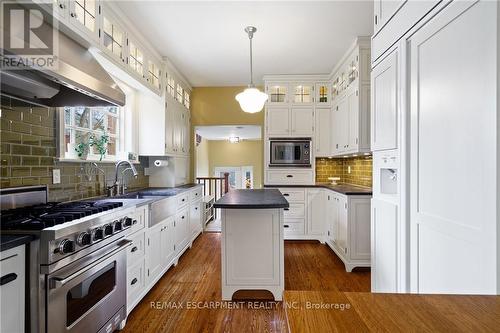 2 Oak Knoll Drive, Hamilton, ON - Indoor Photo Showing Kitchen With Double Sink