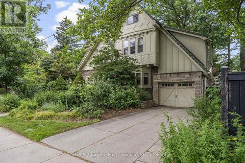 2 Oak Knoll Drive, Hamilton, ON - Outdoor