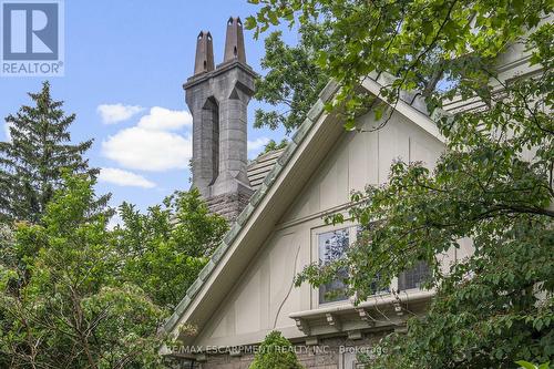 2 Oak Knoll Drive, Hamilton, ON - Outdoor