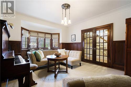 2 Oak Knoll Drive, Hamilton, ON - Indoor