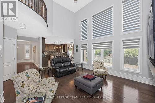 51 Bridle Crest Court, Ottawa, ON - Indoor Photo Showing Living Room