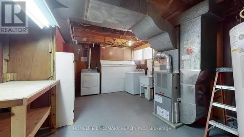 424 Bonita Crescent, Richmond Hill, ON - Indoor Photo Showing Laundry Room
