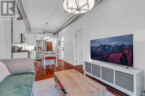 302 - 15 Devitt Avenue S, Waterloo, ON - Indoor Photo Showing Living Room