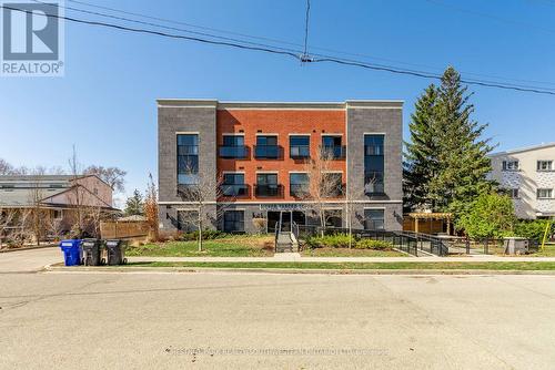 302 - 15 Devitt Avenue S, Waterloo, ON - Outdoor