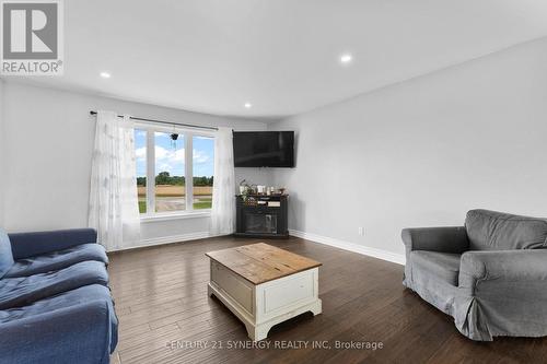 2425 Ferguson Falls Road, Drummond/North Elmsley, ON - Indoor Photo Showing Living Room