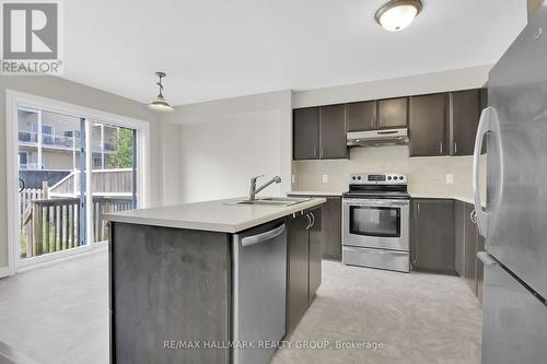 418 Temiskaming Crescent, Ottawa, ON - Indoor Photo Showing Kitchen