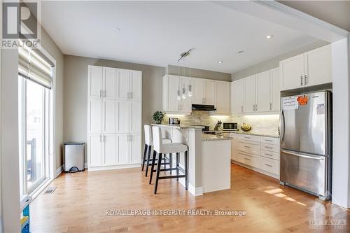 307 Meadowbreeze Drive, Ottawa, ON - Indoor Photo Showing Kitchen With Stainless Steel Kitchen With Upgraded Kitchen