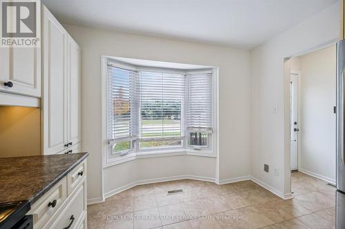 Bright Breakfast Nook - 7 - 1241 Mccraney Street E, Oakville, ON - Indoor